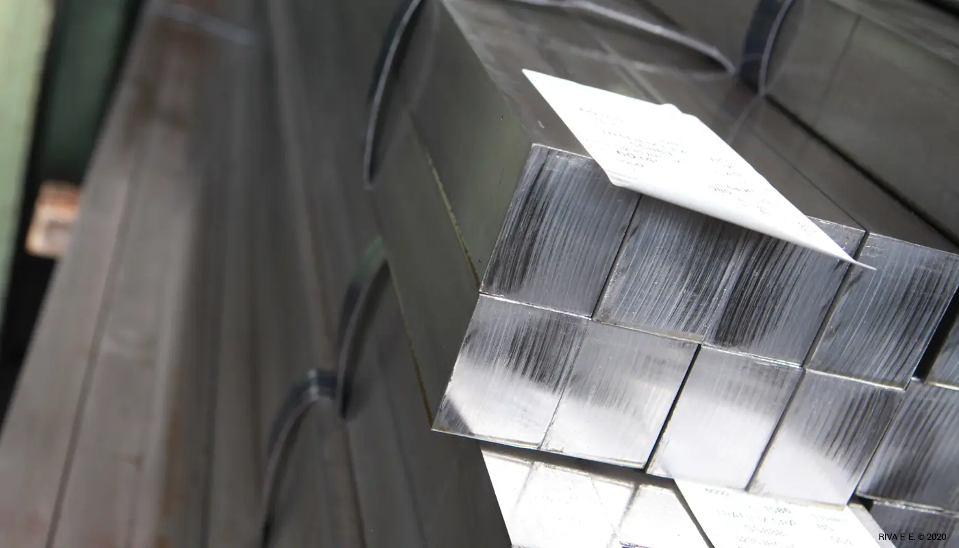 GEZOGENE FLACHSTÄBE